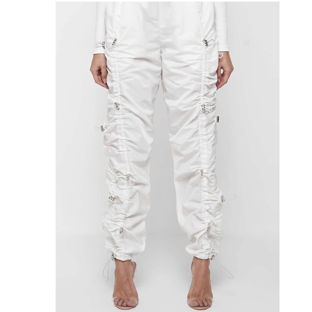MANIÈRE DE VOIR Nylon Bungee Ruched Cargo Pants-Off White